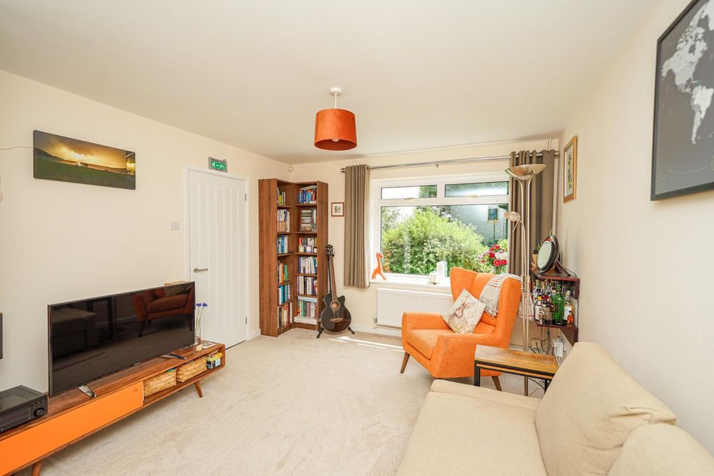 Property photo 2 of 20