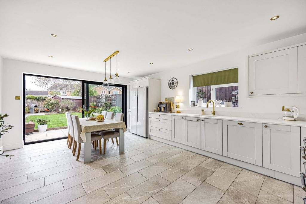 Property photo 2 of 21 Kitchen