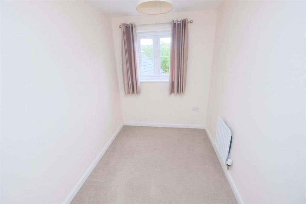 Property photo 3 of 7 2nd Room