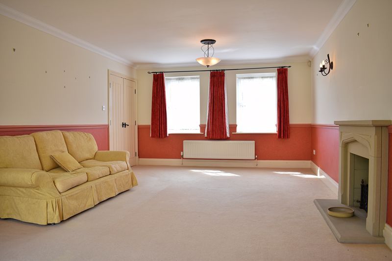 Property photo 3 of 21 Lounge