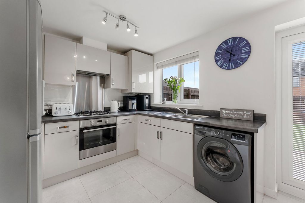 Property photo 3 of 25