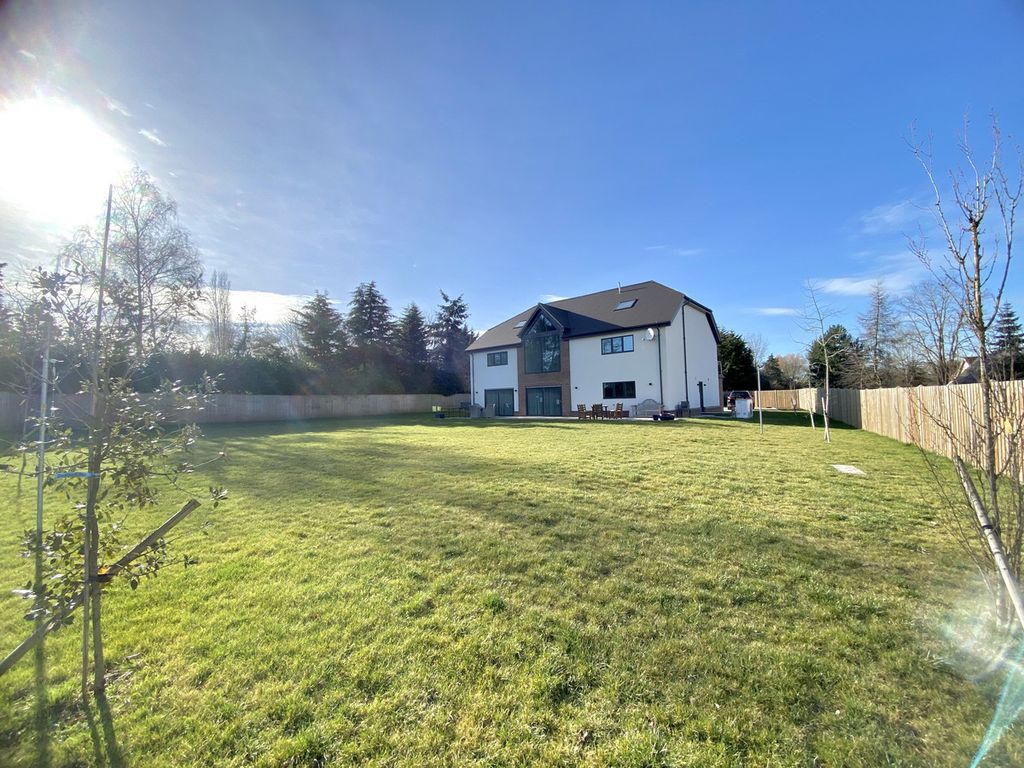Property photo 2 of 33