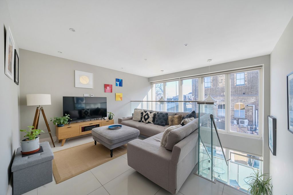 Property photo 1 of 12 1417919-10-699dc1...