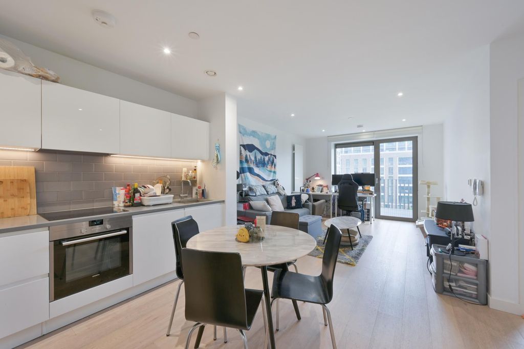 Property photo 2 of 8