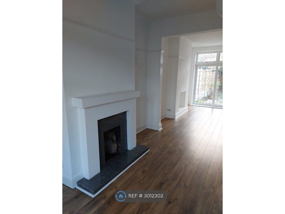 Property photo 2 of 12 Living Room