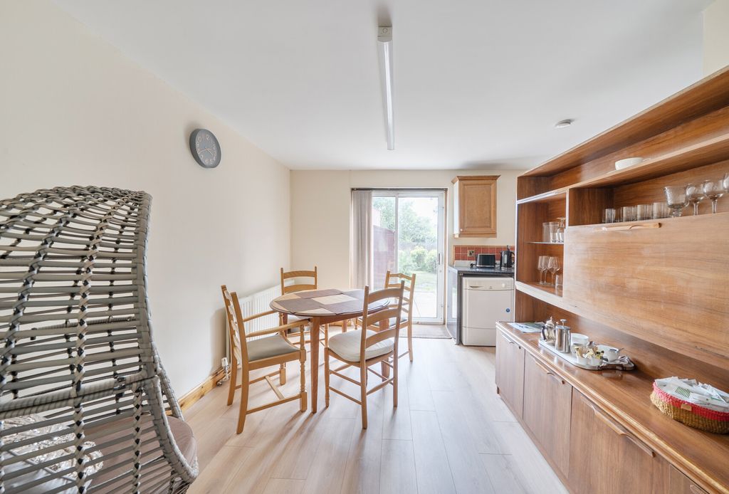 Property photo 2 of 10 1483625-11-6A4292...