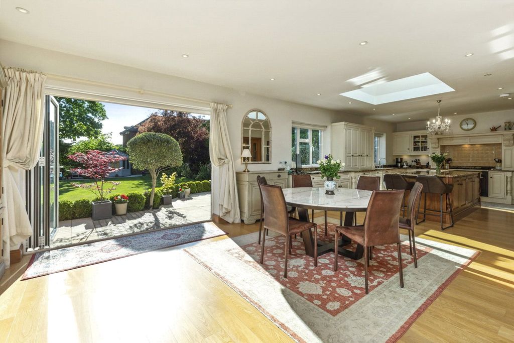 Property photo 2 of 14 Breakfast Area