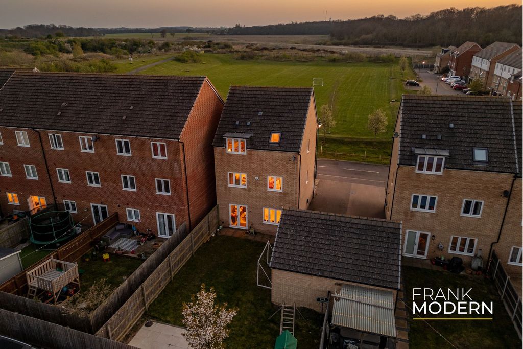 Property photo 2 of 41 Dusk