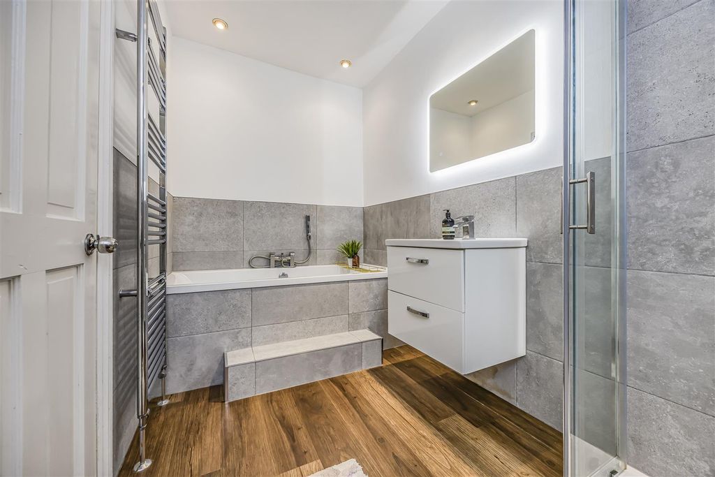 Property photo 2 of 23 63 Byron Road, Fratton-Porticomarketing-Soldby-9.J