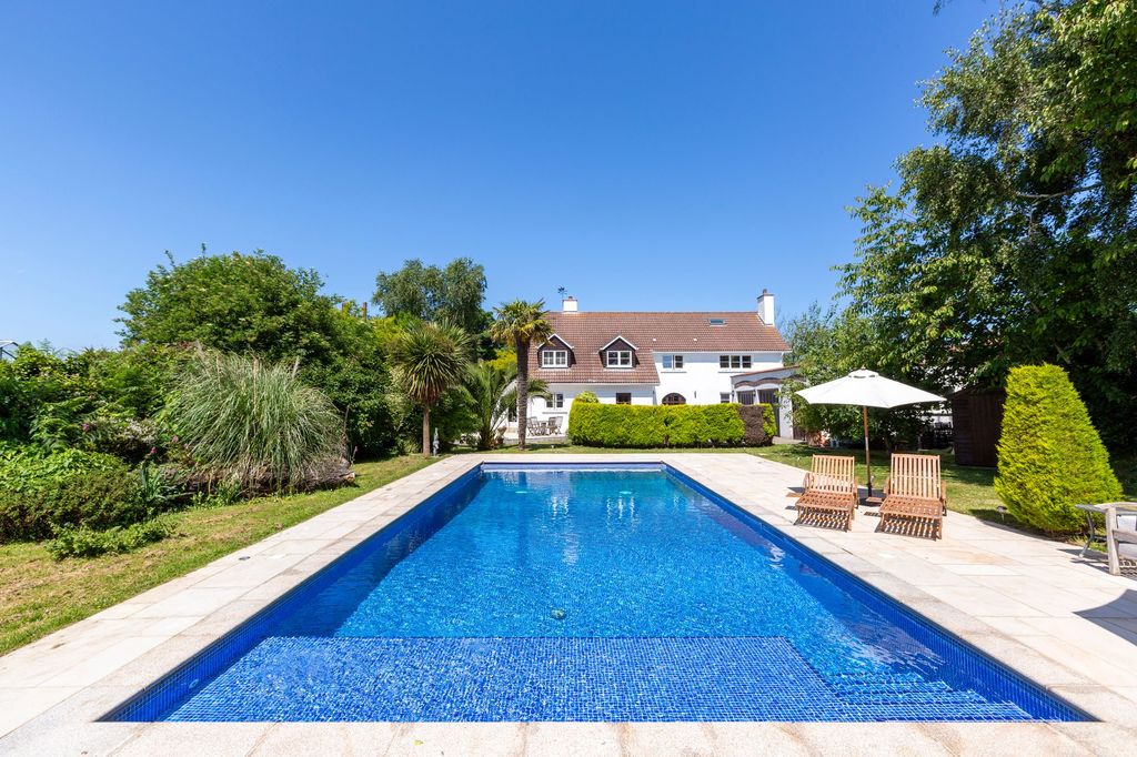 Property photo 1 of 48