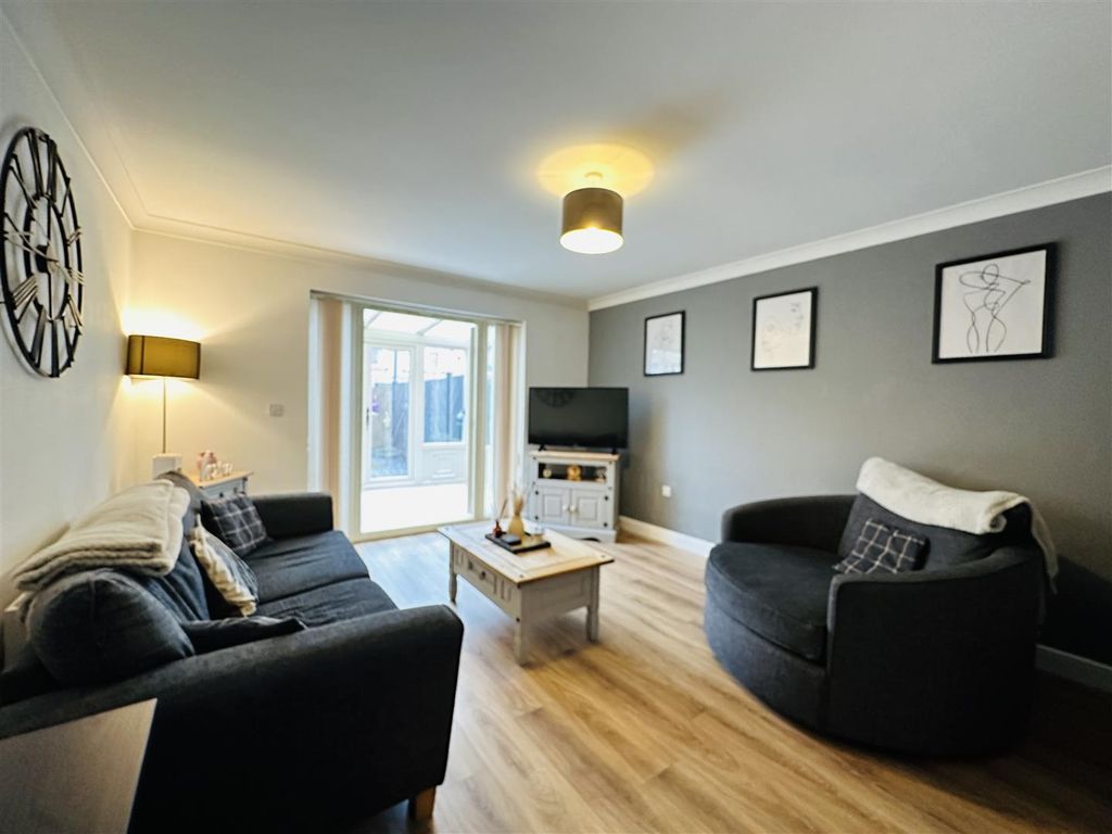 Property photo 2 of 14 Lounge