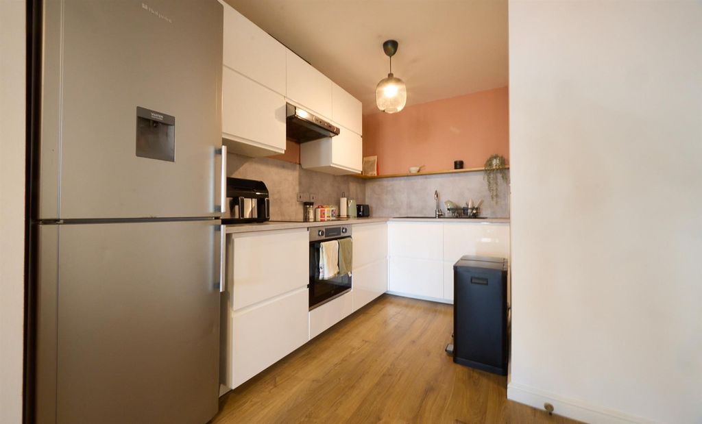Property photo 3 of 10 Refitted Kitchen
