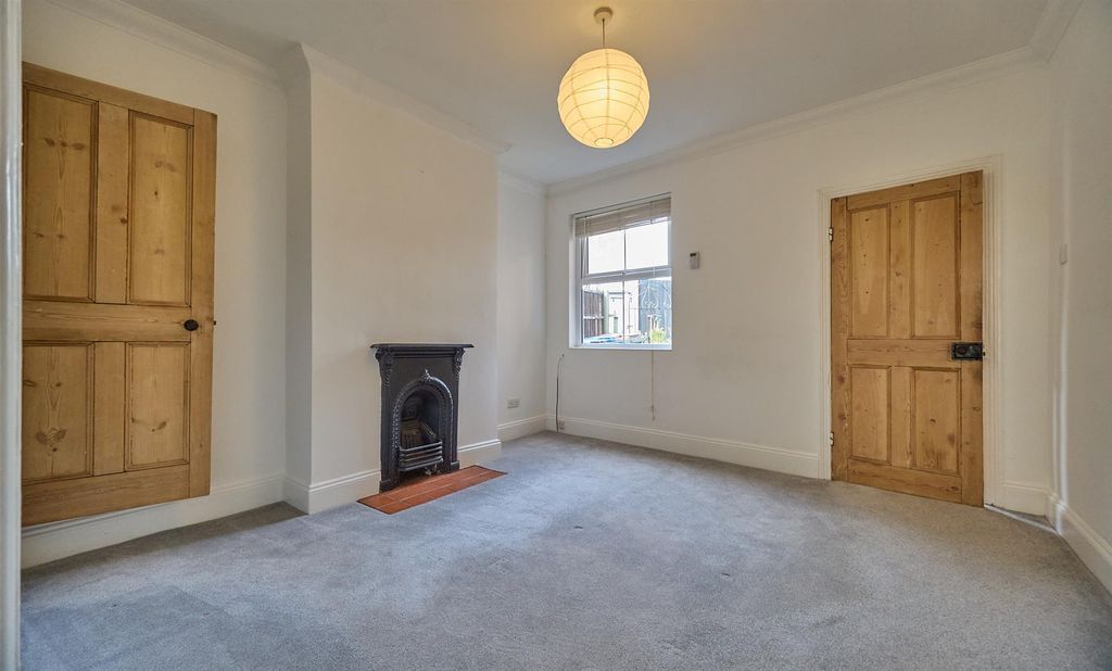 Property photo 2 of 10 Dining Room