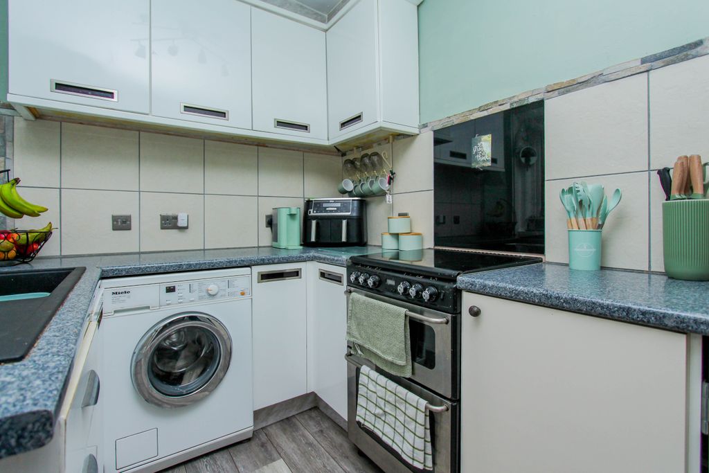 Property photo 2 of 23 Kitchen