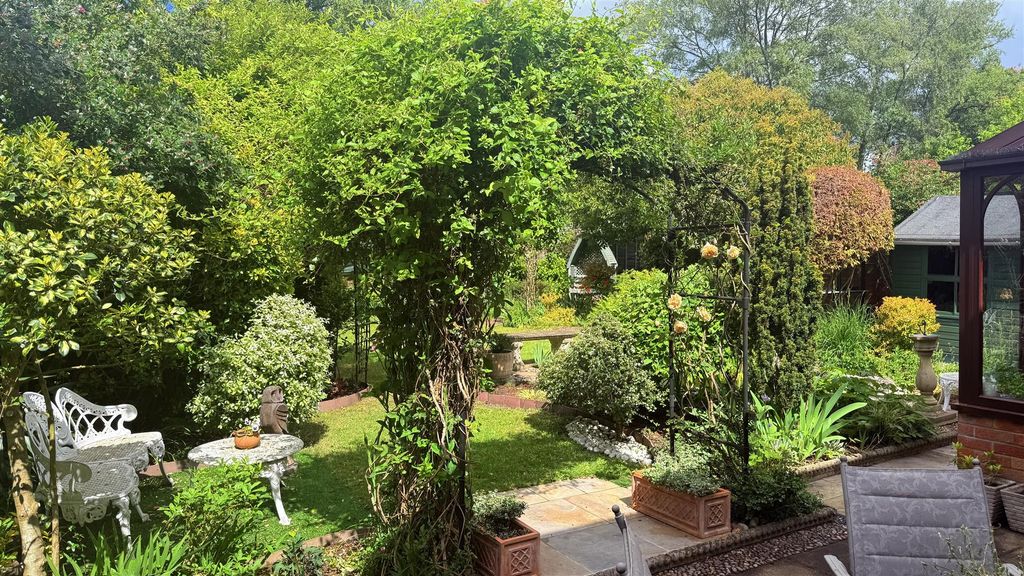Property photo 2 of 19 Sunny Garden