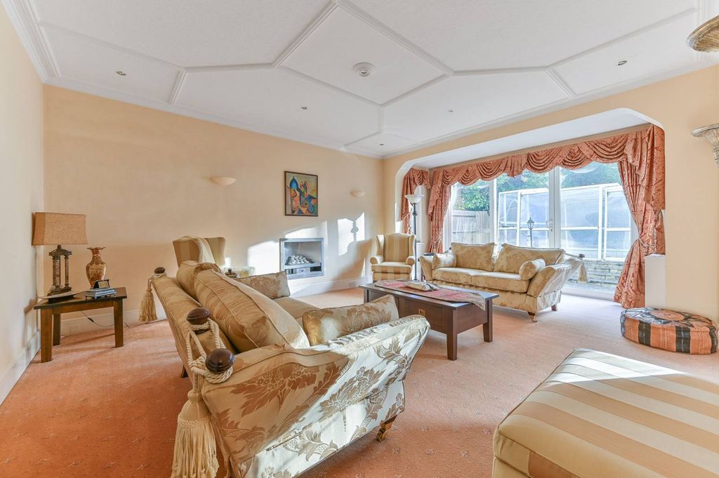 Property photo 1 of 36