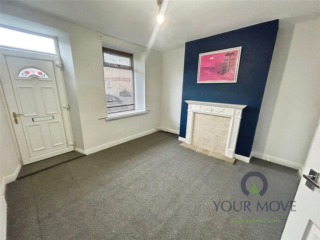 Property photo 3 of 11 Living Room