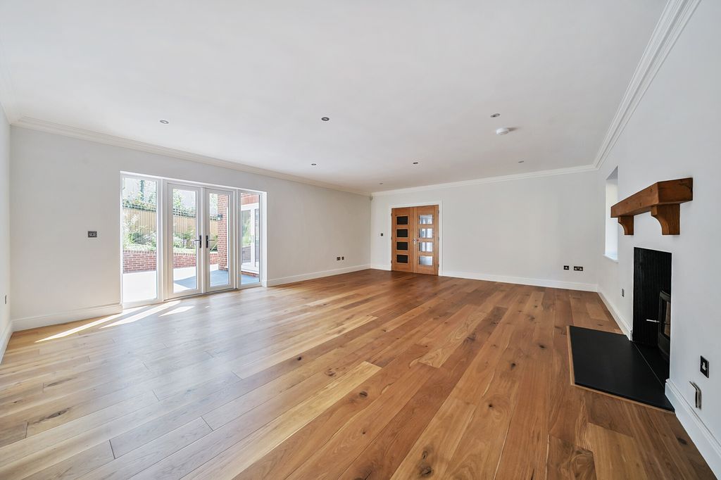 Property photo 2 of 22