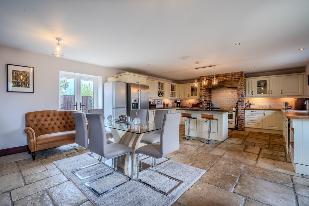 Property photo 2 of 29 Iq_00150-Hdr