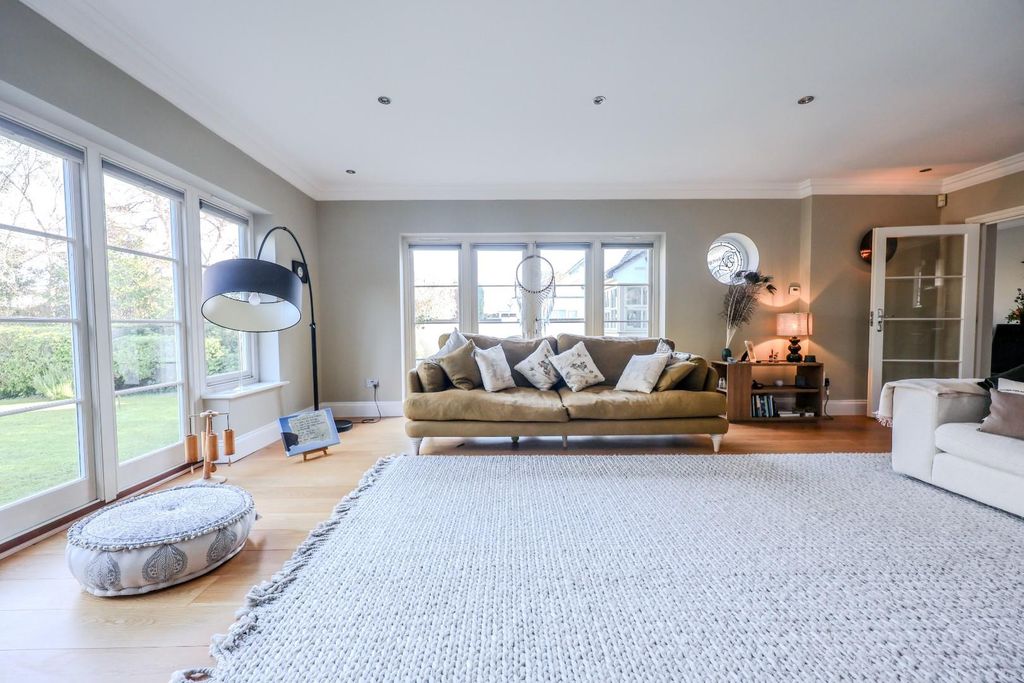 Property photo 3 of 39