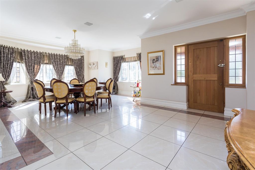 Property photo 2 of 37