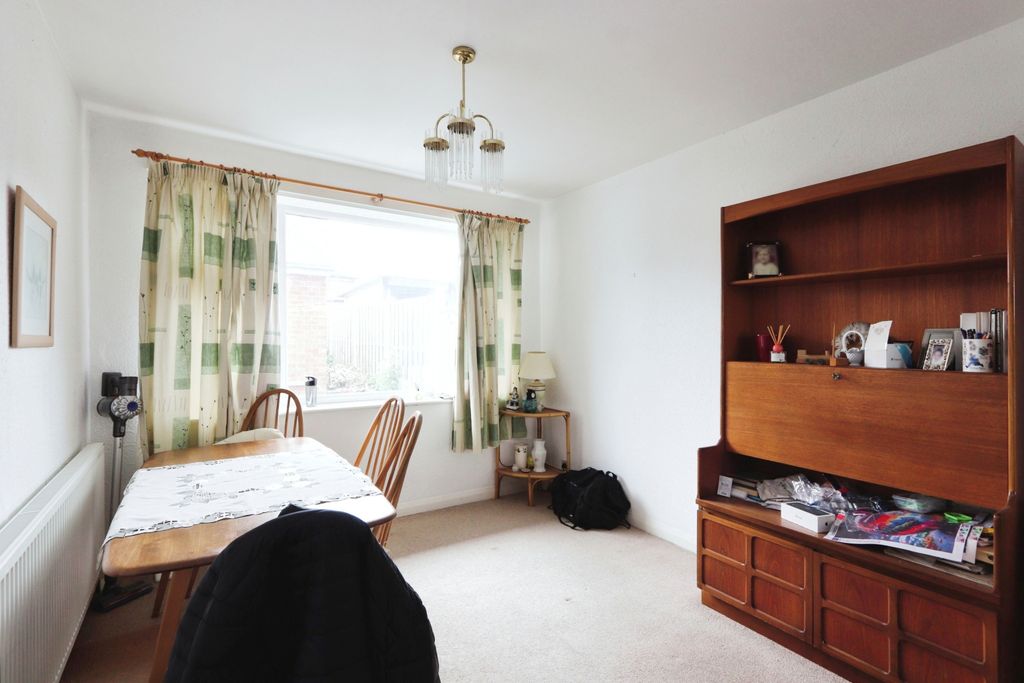 Property photo 3 of 19 Dining Room