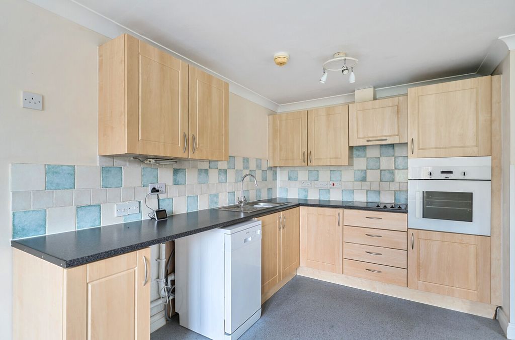 Property photo 2 of 12 1302497-13-684Aa1...