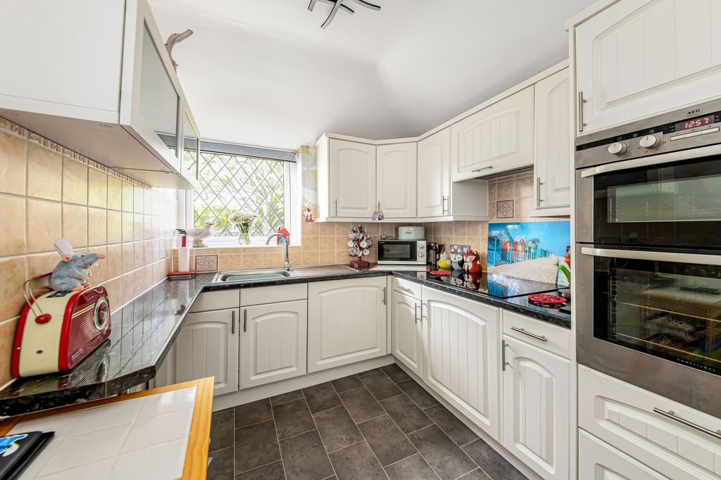 Property photo 3 of 16