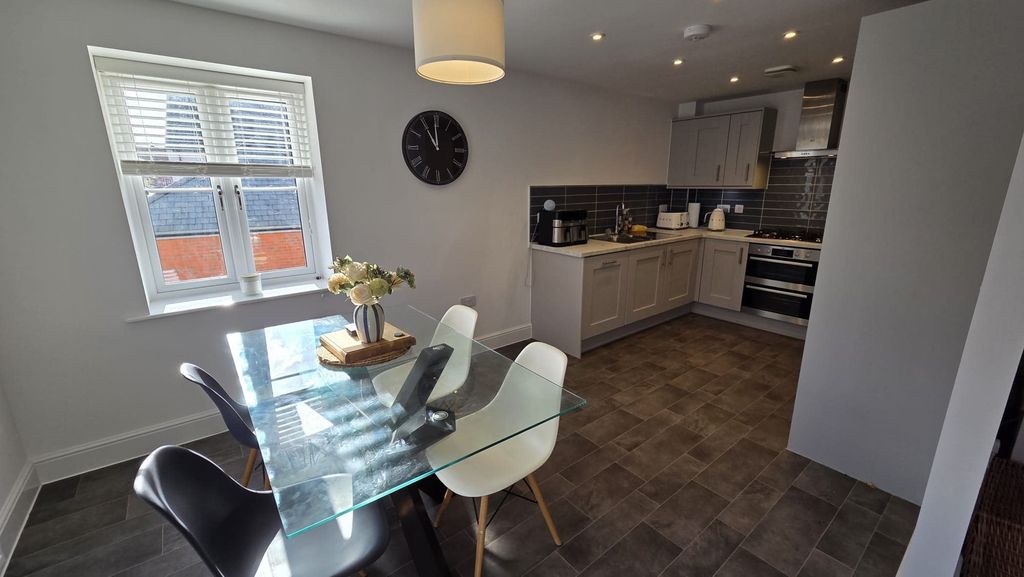 Property photo 3 of 8 Kitchen/Diner