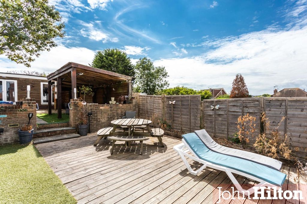 Property photo 2 of 28 Carden Avenue46.Jpg