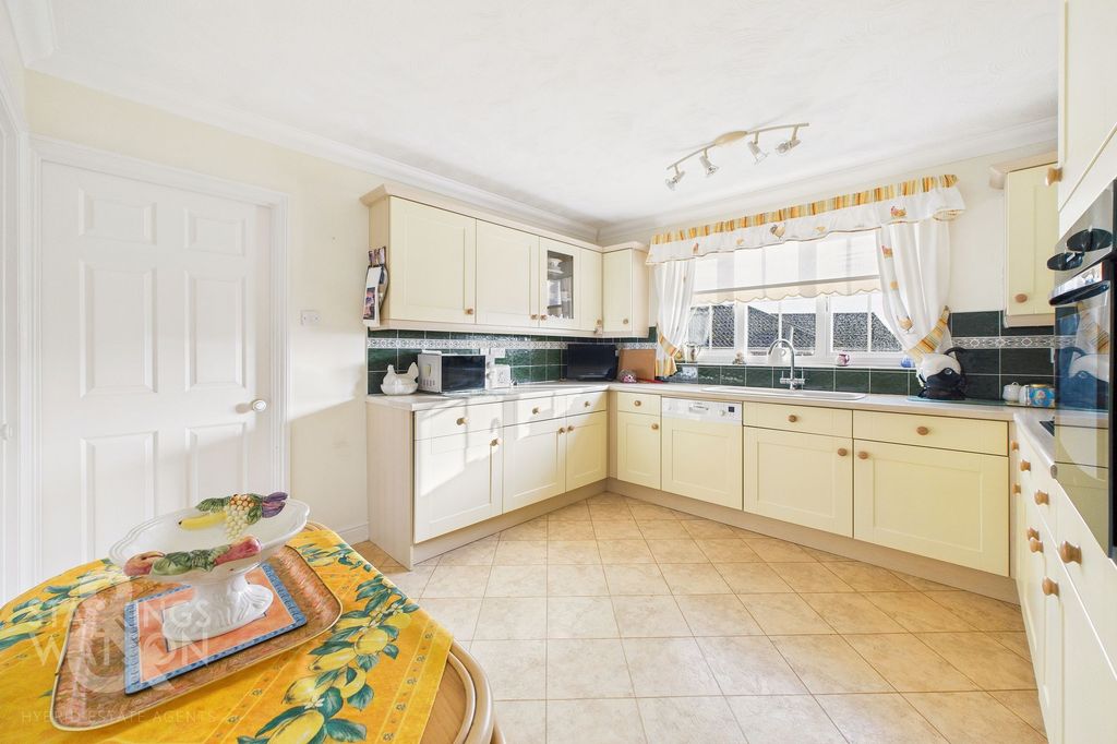 Property photo 3 of 29