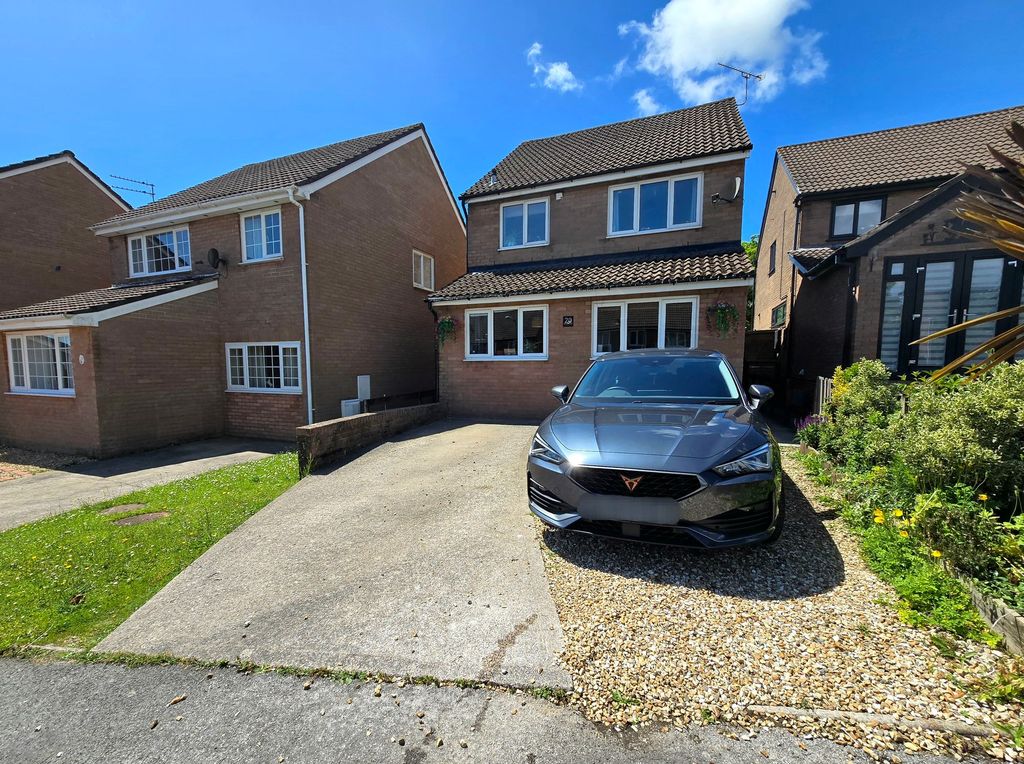 Property photo 1 of 32
