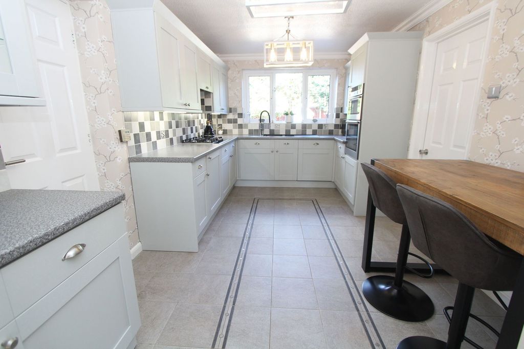 Property photo 2 of 22
