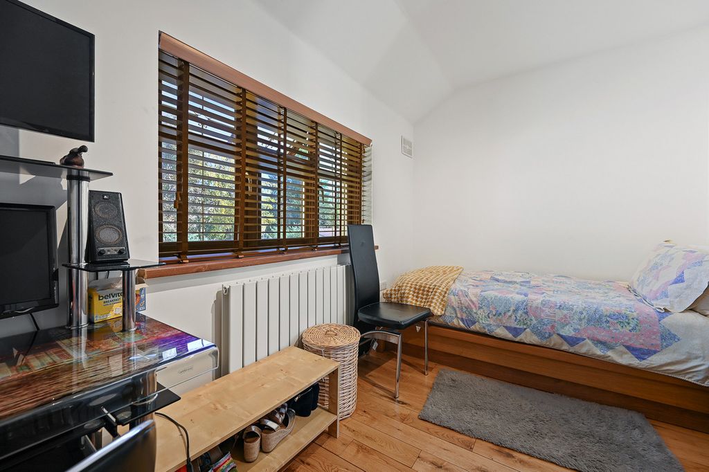 Additional image 17 of 5 bed semi-detached house for saleCostons Avenue, Greenford UB6