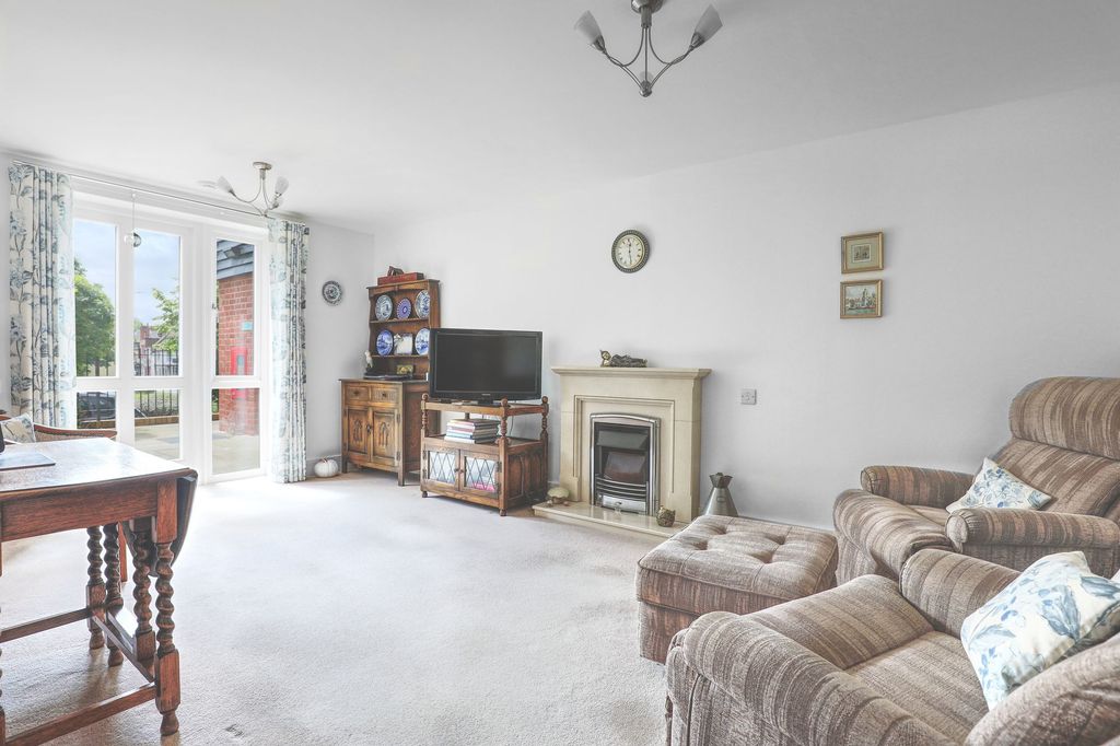 Property photo 2 of 8