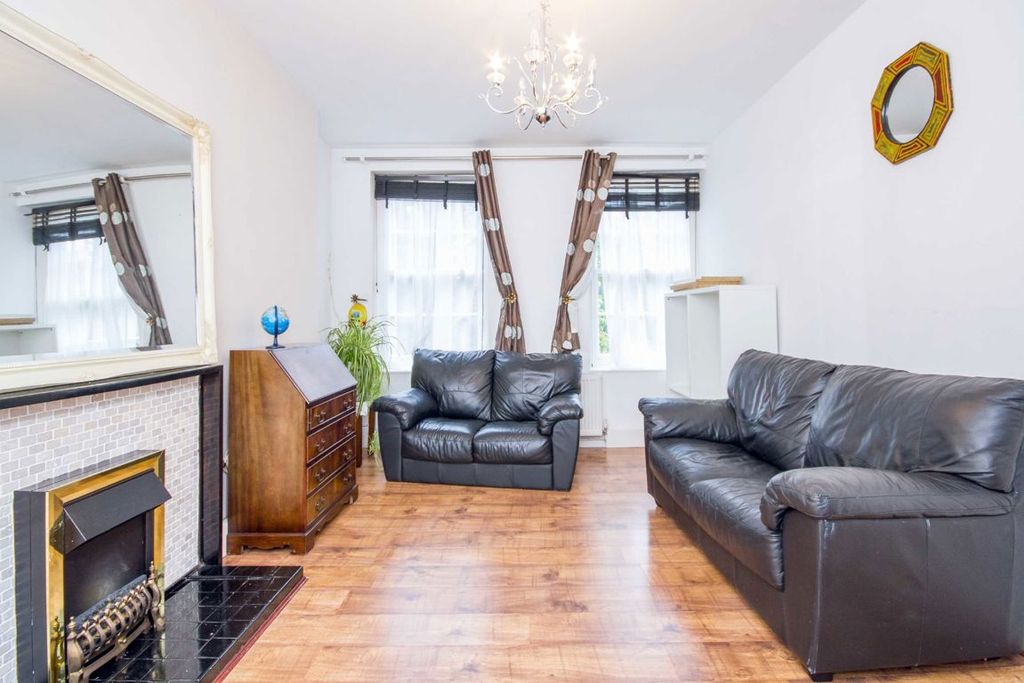 Property photo 2 of 5