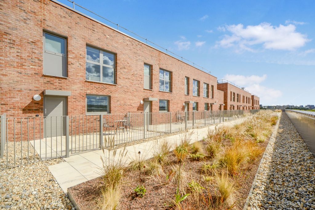 Property photo 3 of 19 Dsc_3073_High