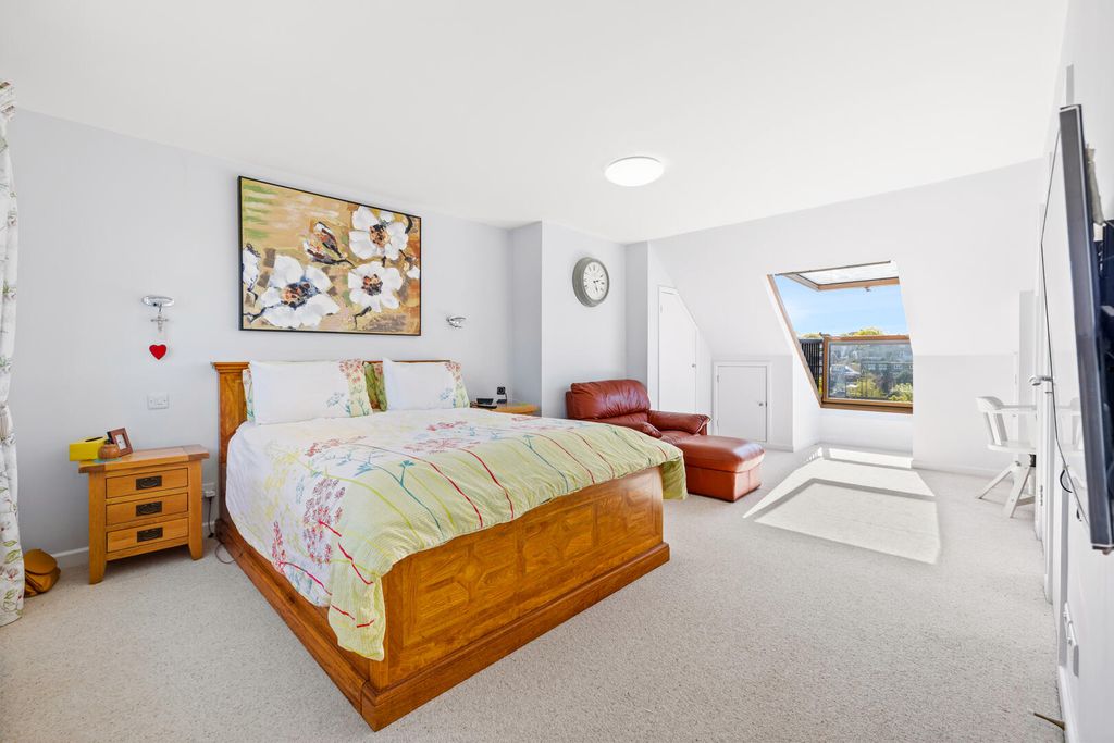 Additional image 7 of 4 bed semi-detached house for saleMill Drive, Hove BN3