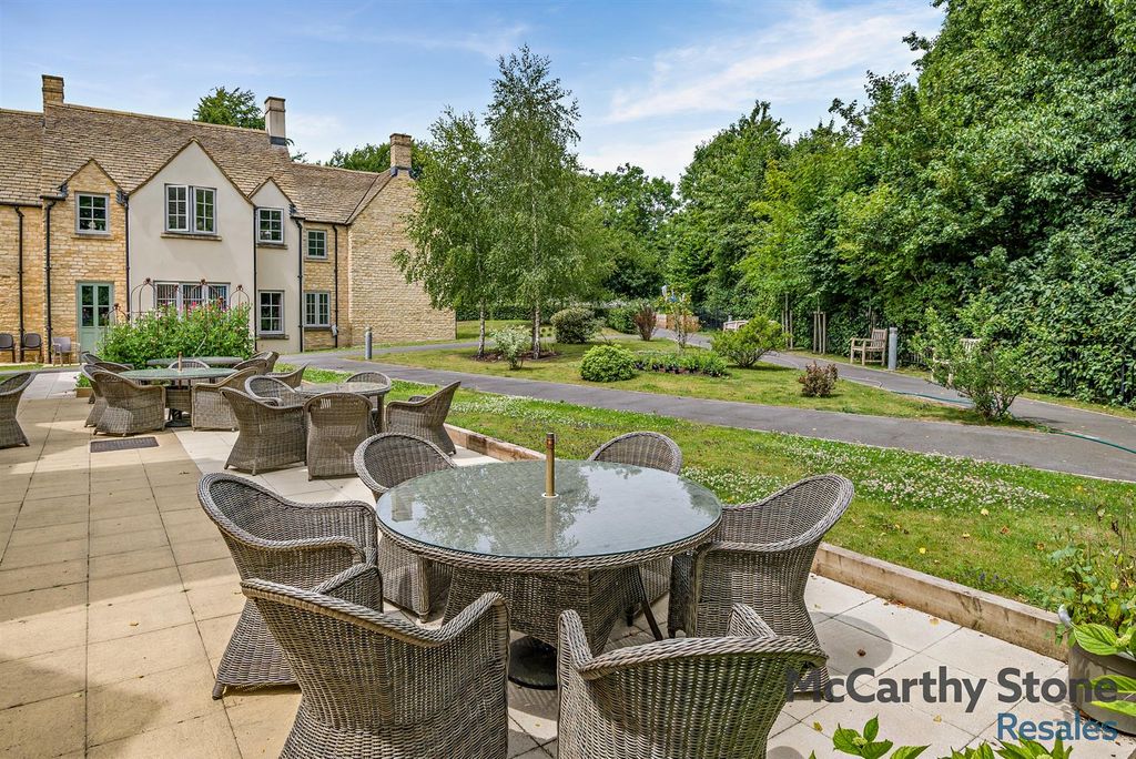 Property photo 1 of 12 8653712-Exterior01-800.Jpg