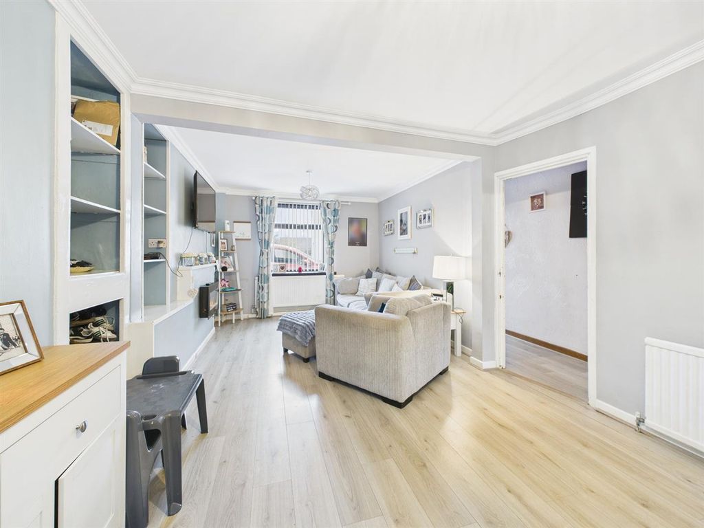 Property photo 2 of 17 Cam05474G0-Pr0050-Still001.Jpg