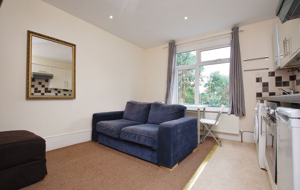 Property photo 3 of 7 Photo 03