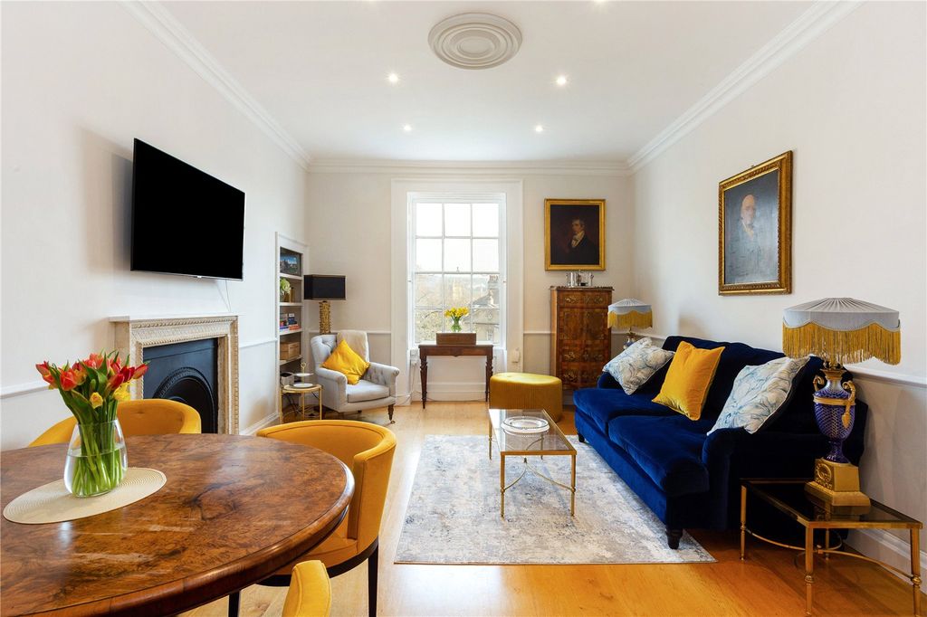 Property photo 2 of 16 Sitting Room