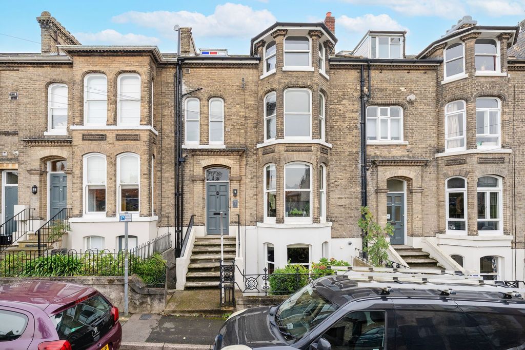 Property photo 1 of 28