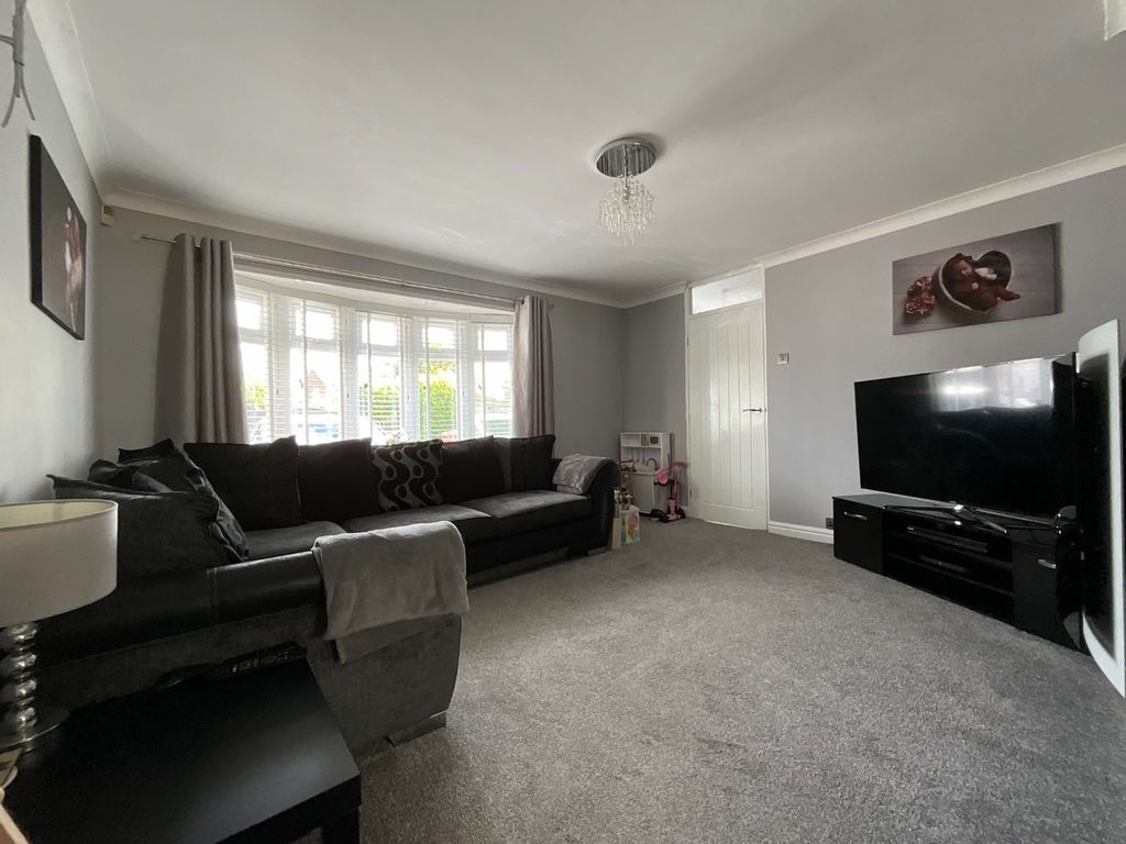 Property photo 2 of 17 4235212