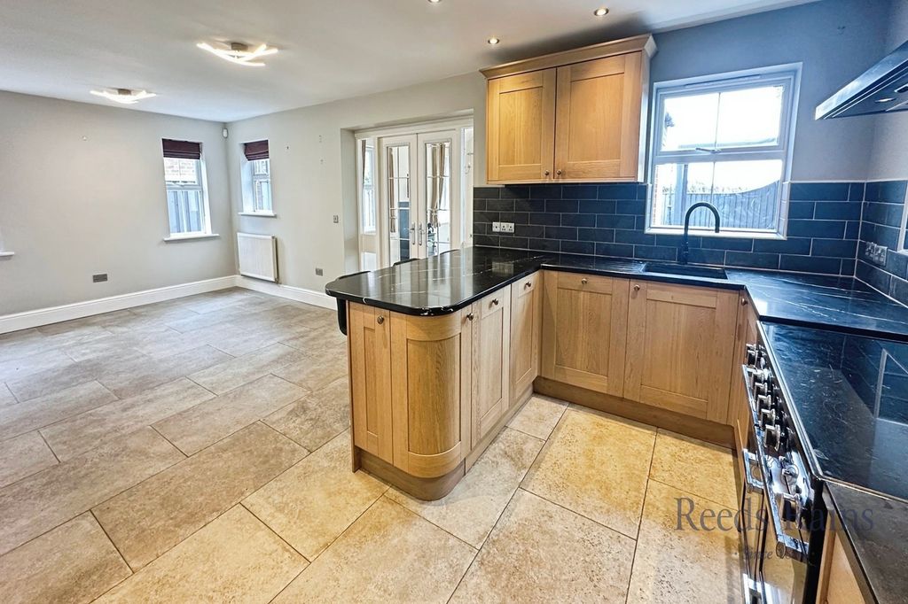 Property photo 3 of 20 Kitchen Diner