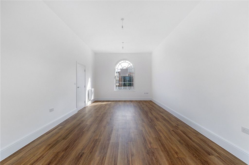 Property photo 3 of 12 Picture No. 20