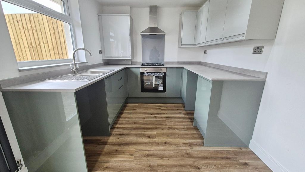 Property photo 3 of 20 Open Plan Lounge / Kitchen