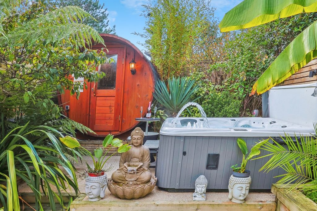 Property photo 2 of 20