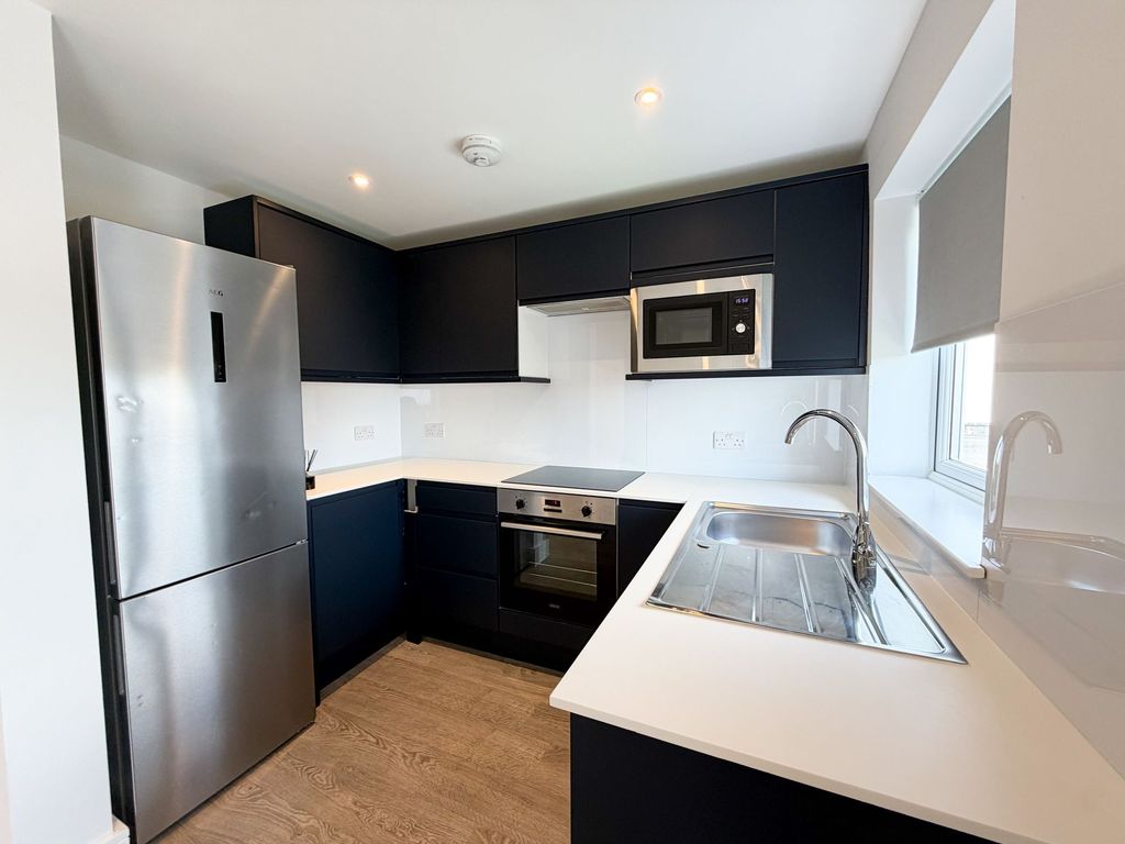 Property photo 3 of 11 High Rd Leytonstone E11