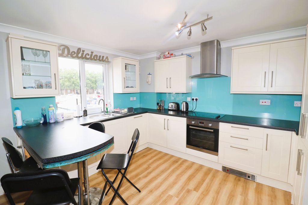 Property photo 2 of 11